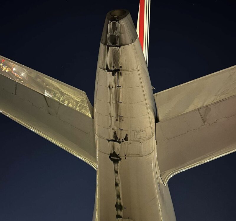 the tail of an airplane